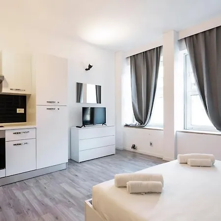 Apartment Central Station Studio By Flatscollection Milan